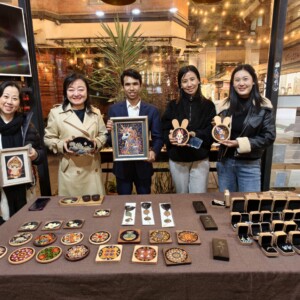 format: 0; filter: 0; fileterIntensity: 0.0; filterMask: 0; captureOrientation: 180;
runfunc: 0; algolist: 0;
multi-frame: 1;
brp_mask:0;
brp_del_th:0.0000,0.0000;
brp_del_sen:0.0000,0.0000;
motionR: 0;
delta:1;
bokeh:1;
module: photo;hw-remosaic: false;touch: (-1.0, -1.0);sceneMode: 13107200;cct_value: 0;AI_Scene: (12, 0);aec_lux: 300.3772;aec_lux_index: 0;albedo: ;confidence: ;motionLevel: -1;weatherinfo: weather?????, icon:1, weatherInfo:100;temperature: 36;zeissColor: bright;